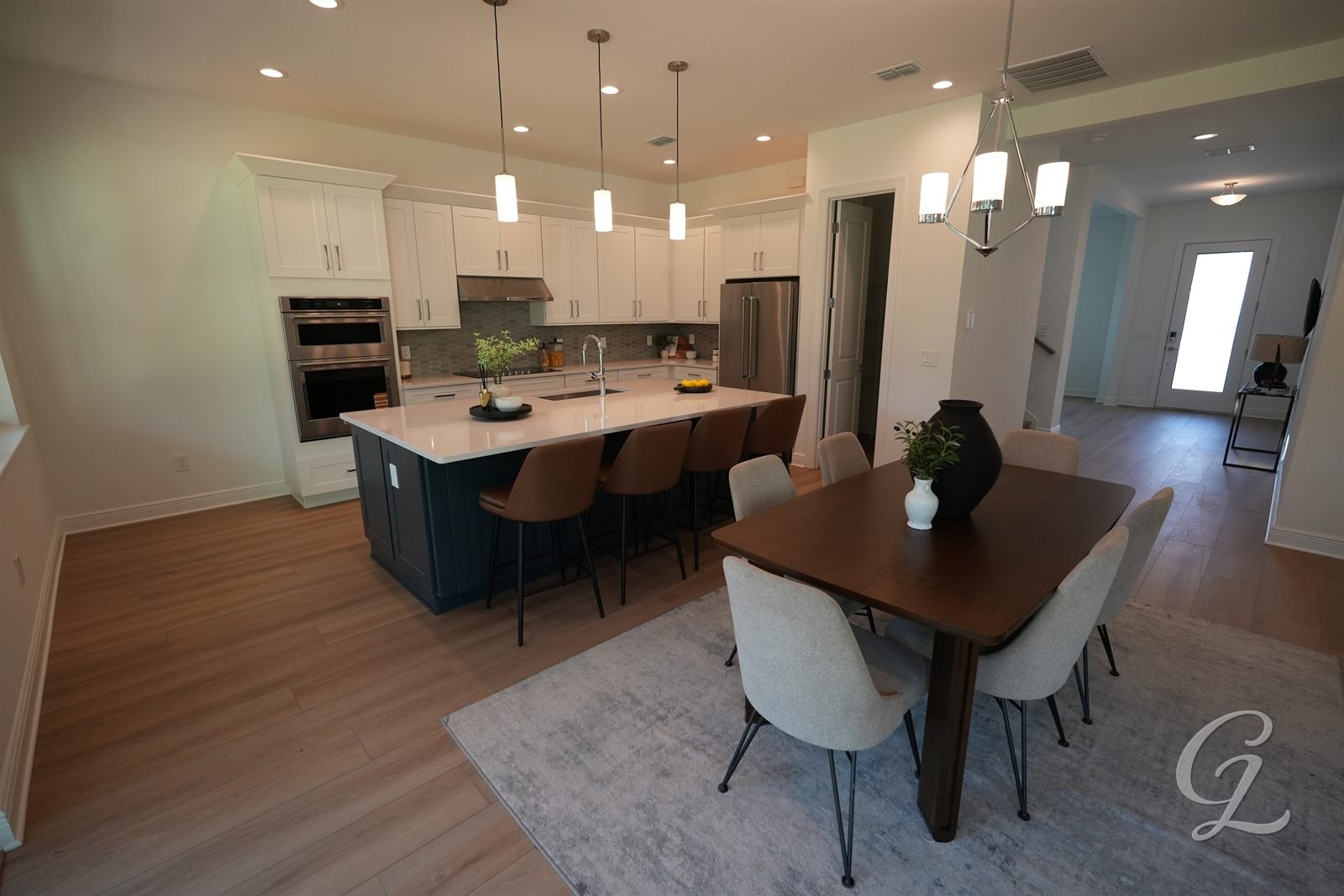 Kitchen & Dining